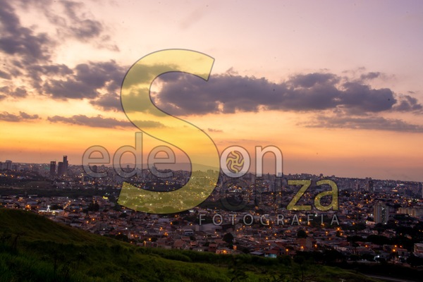 Emblemáticas Vistas Crepusculares do Morro da Mariquinha em Sorocaba, SP, Brasil- Uma Jornada Fotográfica ao Anoitecer (1 de 8).jpg