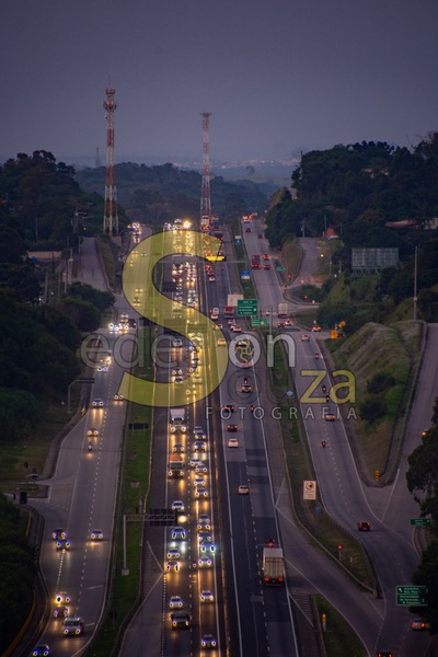 Encantadoras Paisagens do Alto do Morro da Mariquinha ao Entardecer- Uma Jornada Visual da Rodovia Raposo Tavares na Captutera, Sorocaba, SP, Brasil (3 de 5).jpg