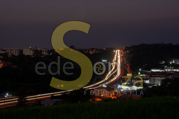 Explorando a Noite no Morro da Mariquinha- Fotografias Deslumbrantes da Rodovia Raposo Tavares na Captutera, Sorocaba, SP, Brasil (1 de 3).jpg