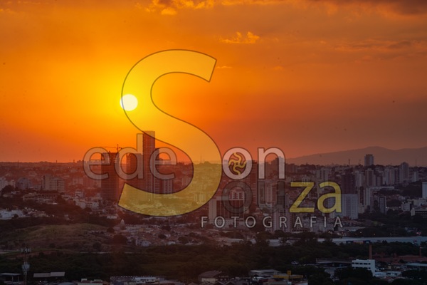 Deslumbrantes vistas do Morro da Mariquinha ao entardecer- Uma jornada visual sobre a beleza de Sorocaba, SP, Brasil, capturada em fotografias aéreas (8 de 18).jpg