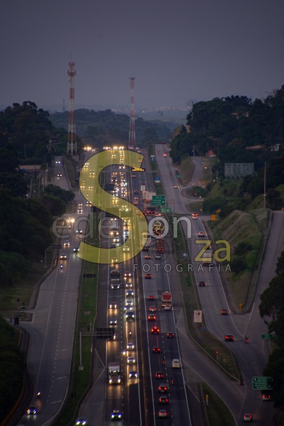 Encantadoras Paisagens do Alto do Morro da Mariquinha ao Entardecer- Uma Jornada Visual da Rodovia Raposo Tavares na Captutera, Sorocaba, SP, Brasil (1 de 5).jpg