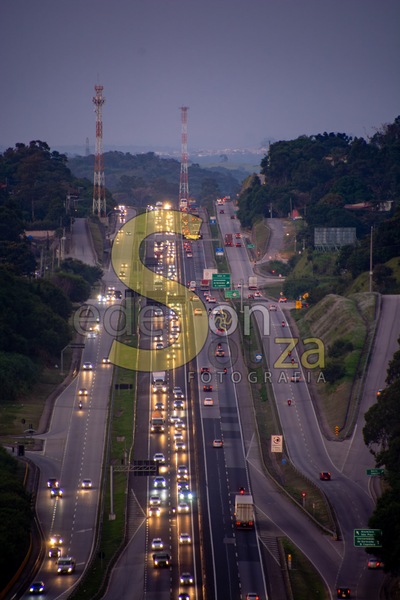 Encantadoras Paisagens do Alto do Morro da Mariquinha ao Entardecer- Uma Jornada Visual da Rodovia Raposo Tavares na Captutera, Sorocaba, SP, Brasil (2 de 5).jpg