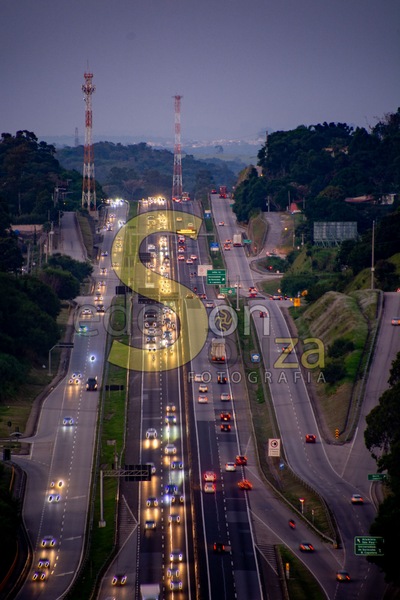 Encantadoras Paisagens do Alto do Morro da Mariquinha ao Entardecer- Uma Jornada Visual da Rodovia Raposo Tavares na Captutera, Sorocaba, SP, Brasil (5 de 5).jpg