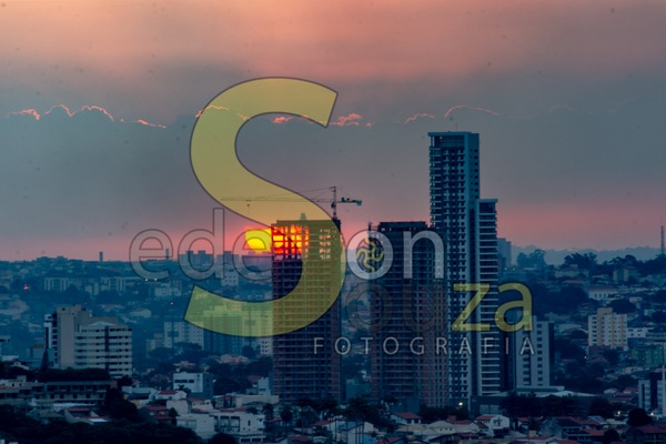 Deslumbrantes vistas do Morro da Mariquinha ao entardecer- Uma jornada visual sobre a beleza de Sorocaba, SP, Brasil, capturada em fotografias aéreas (18 de 18).jpg