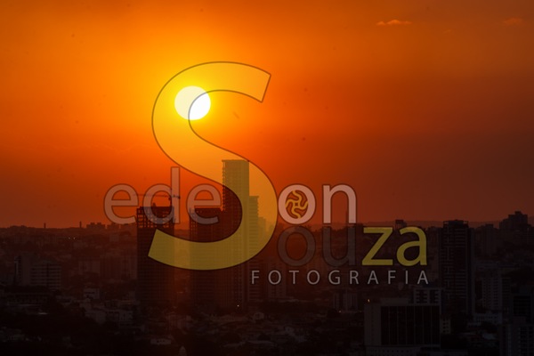Deslumbrantes vistas do Morro da Mariquinha ao entardecer- Uma jornada visual sobre a beleza de Sorocaba, SP, Brasil, capturada em fotografias aéreas (9 de 18).jpg