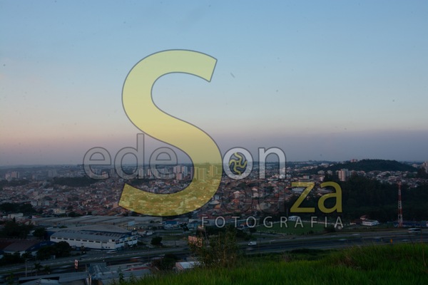 Deslumbrantes vistas do Morro da Mariquinha ao entardecer- Uma jornada visual sobre a beleza de Sorocaba, SP, Brasil, capturada em fotografias aéreas (6 de 18).jpg