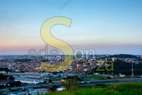 Deslumbrantes vistas do Morro da Mariquinha ao entardecer- Uma jornada visual sobre a beleza de Sorocaba, SP, Brasil, capturada em fotografias aéreas (5 de 18).jpg