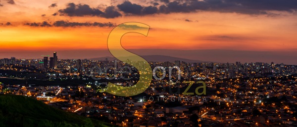 Emblemáticas Vistas Crepusculares do Morro da Mariquinha em Sorocaba, SP, Brasil- Uma Jornada Fotográfica ao Anoitecer (4 de 8).jpg